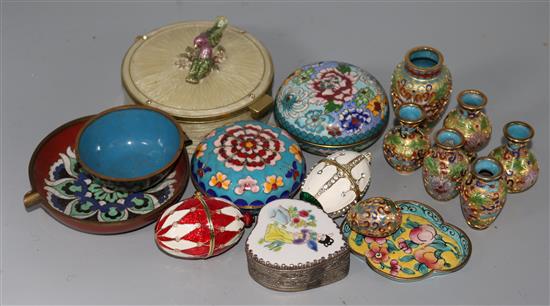 Qty enamelled items